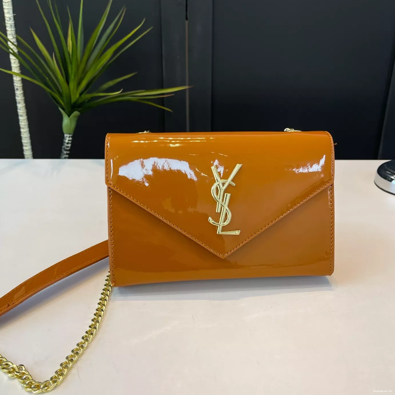 Experience Luxury: The Timeless allure of the Christian Dior Medium Tote 2025